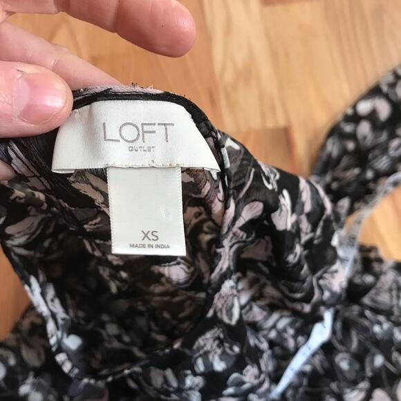 Loft outlet semi sheer ruffle front blouse size XS - Picture 5 of 6